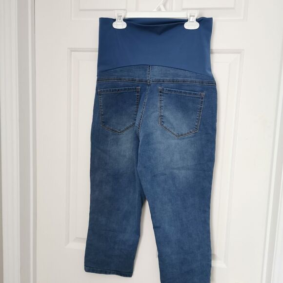 2/$40 Thyme maternity Capri length jeans - Picture 3 of 5